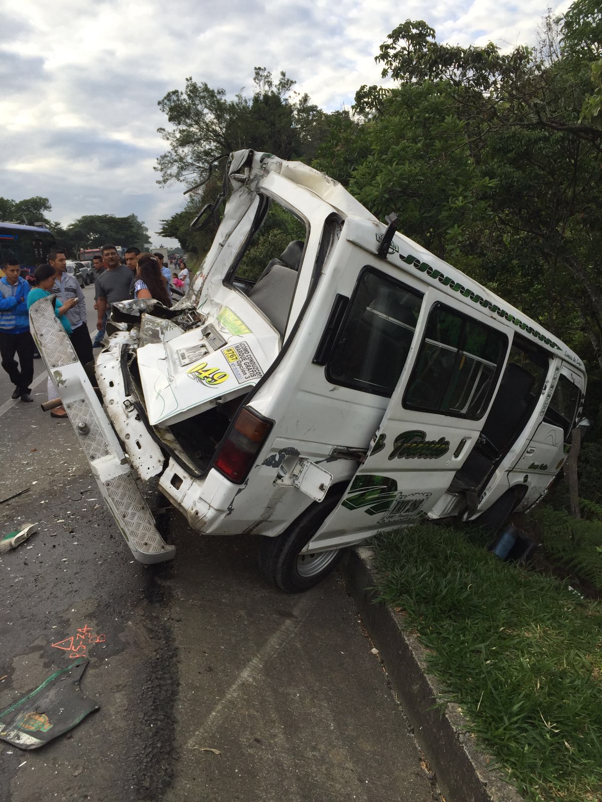 ACCIDENTE COLECTIVO ESCOLAR 1IMG 20160217 WA0001